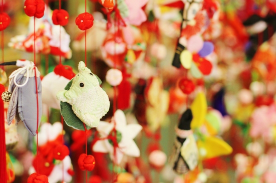 Part of the decorations for hinamatsuri are these dangling tiny stuffed animals. They look a little like a child's mobile.